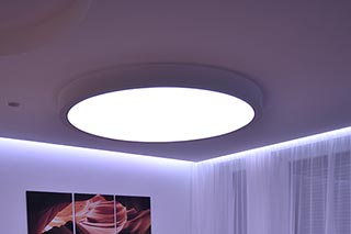 Okrúhly svetelný strop zo sadrokartónu