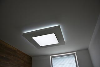 Svetelný strop s tlmeným osvetlením do spálne